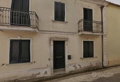 Immobile in asta di 218 m² con più di 5 locali e b