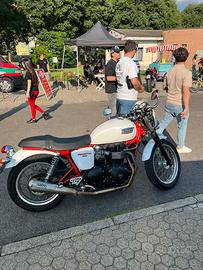 Triumph Truxthon SE 900efi