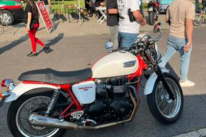 Triumph Truxthon SE 900efi