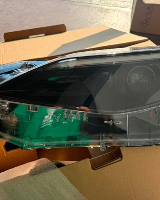 Faro  anteriore Yaris Cross sinistro