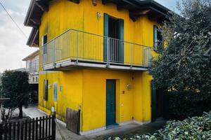 Villa angolare in pieno centro paese