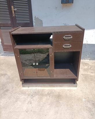 armadietto con ante in vetro