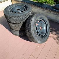 6 pneumatici usati mis. 195/60 R15 + 4 cerchi