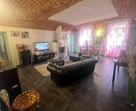 Elegante alloggio 160mq ristrutturato centro paese