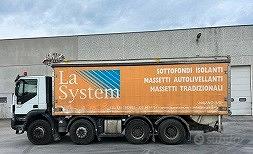 CAMION CON IMPIANTO MASSETTO SABBIA E CEMENTO