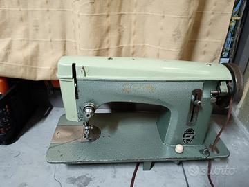 due bracci di macchina da cucire 