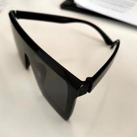 Occhiali da sole neri pro moda