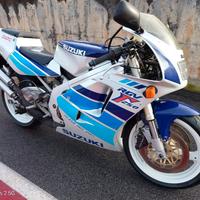 MOTO SUZUKI RGV GAMMA 250