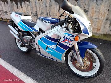 MOTO SUZUKI RGV GAMMA 250