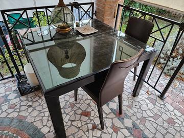 gratis tavolo e due sedie