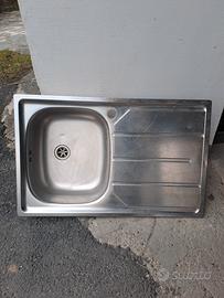 Lavello una vasca con scocciolatoio 