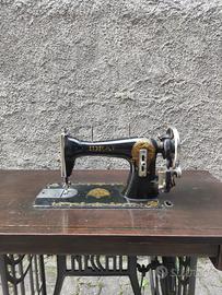 Macchina da cucire antica Necchi/Ideal