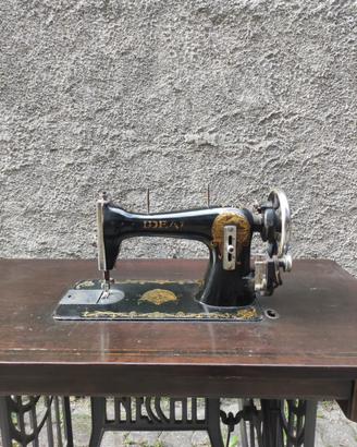 Macchina da cucire antica Necchi/Ideal