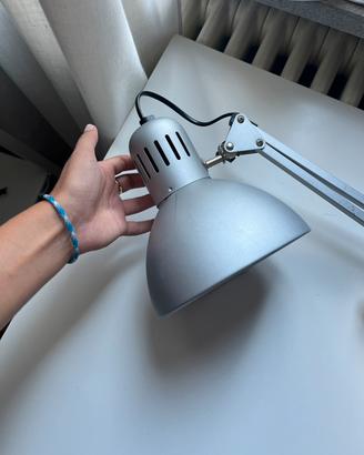 lampada da scrivania ikea + lampadina