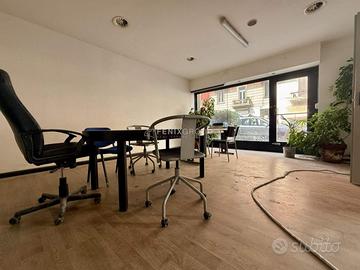 UFFICIO CON VETRINA SU STRADA IN VIA PISACANE