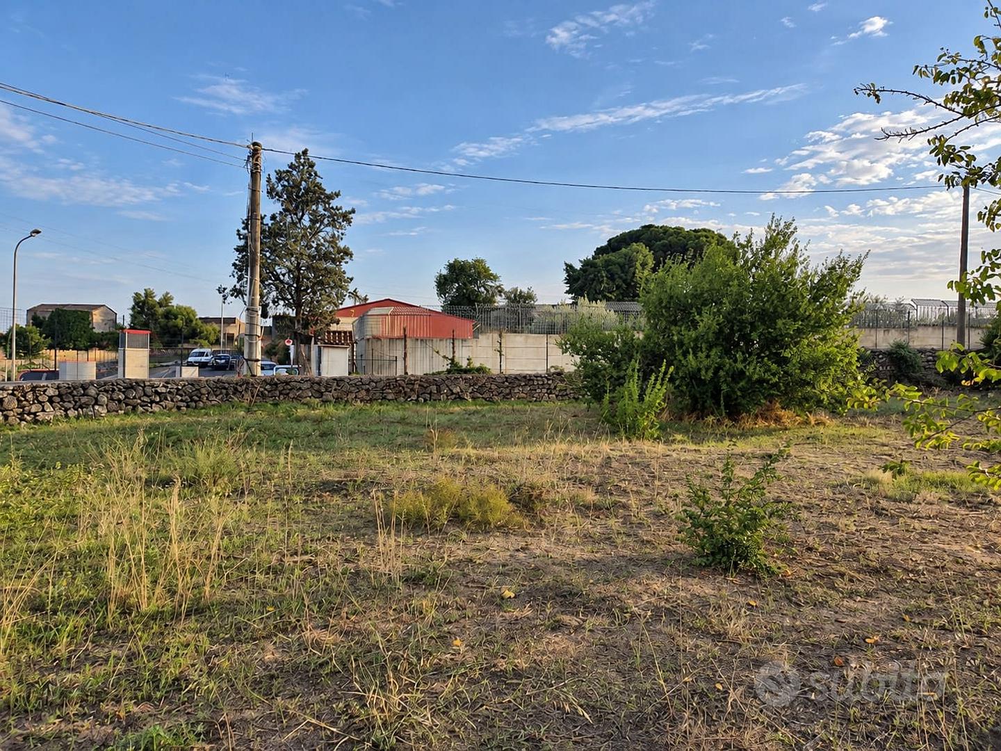 Vasto terreno angolare via Santa Chiara - Vista 4
