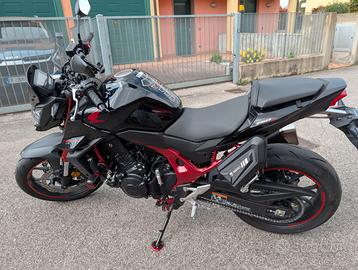 Honda Hornet CB750A 2024 con Quickshifter e 993km