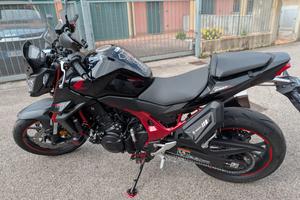 Honda Hornet CB750A 2024 con Quickshifter e 993km