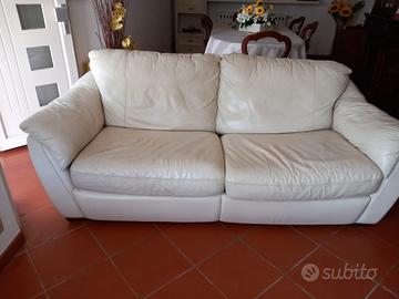 Divano letto Ikea in pelle bianco, materasso nuovo