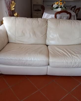 Divano letto Ikea in pelle bianco, materasso nuovo
