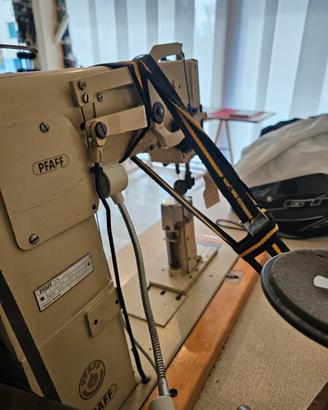 Macchina da Cucire Industriale a Colonna PFAFF 293