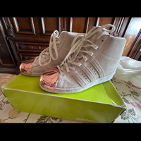 Scarpe Adidas con rialzo all’ interno con punta me