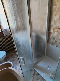 Box doccia con porta a doppia battente 