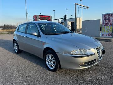 Alfa Romeo 147 1.6i 16V Twin Spark cat 5p. Distinc