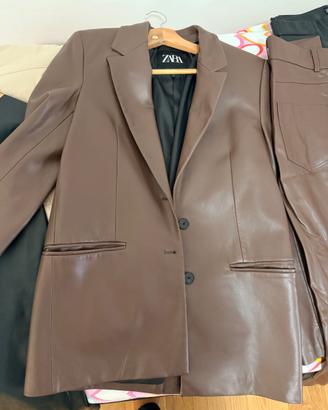 Completo in simil pelle e altri articoli Zara