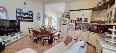 Villa bifamiliare con terreno