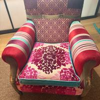 Poltrona foderata in velluti fantasia