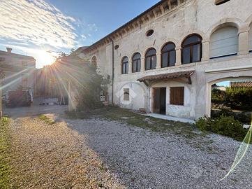 CASA SEMINDIPENDENTE A VITTORIO VENETO