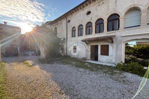 CASA SEMINDIPENDENTE A VITTORIO VENETO