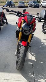 Ducati monster 937