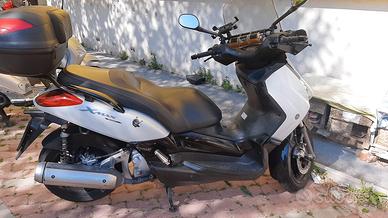 scooter Yamaha x max 250 black
