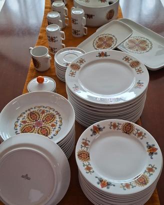 servizio 12 piatti porcellana "vintage"