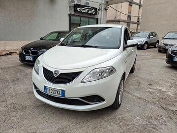 Lancia Ypsilon 1.2 69 CV 5 porte Gold