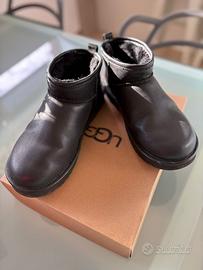 UGG in pelle nera