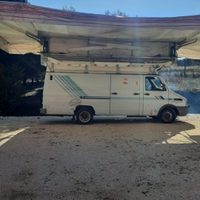 Furgone con tenda automatica