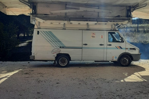 Furgone con tenda automatica