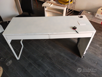 Scrivania Ikea Micke "bianca vissuta"