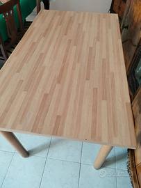 Tavolo da cucina allungabile  + 4 sedie