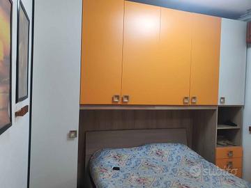 Armadio a ponte arancione + Letto