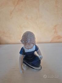 Statuina Royal Copenaghen Elsa coglie fiori n° 672