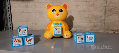 Orso parlante con cubi sonori