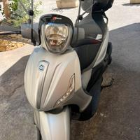 Beverly 300 S Grigio Satinato 2018