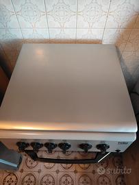 cucina a gas con forno elettrico 