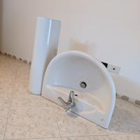 Lavabo Ideal Standard con miscelatore