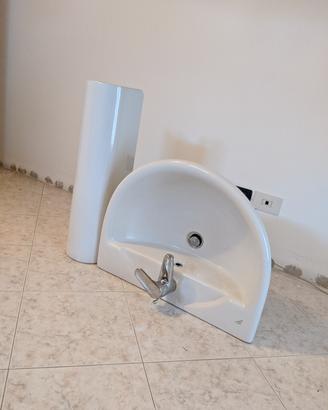 Lavabo Ideal Standard con miscelatore