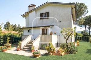 Villa di 370 m² con più di 5 locali a San Cesareo